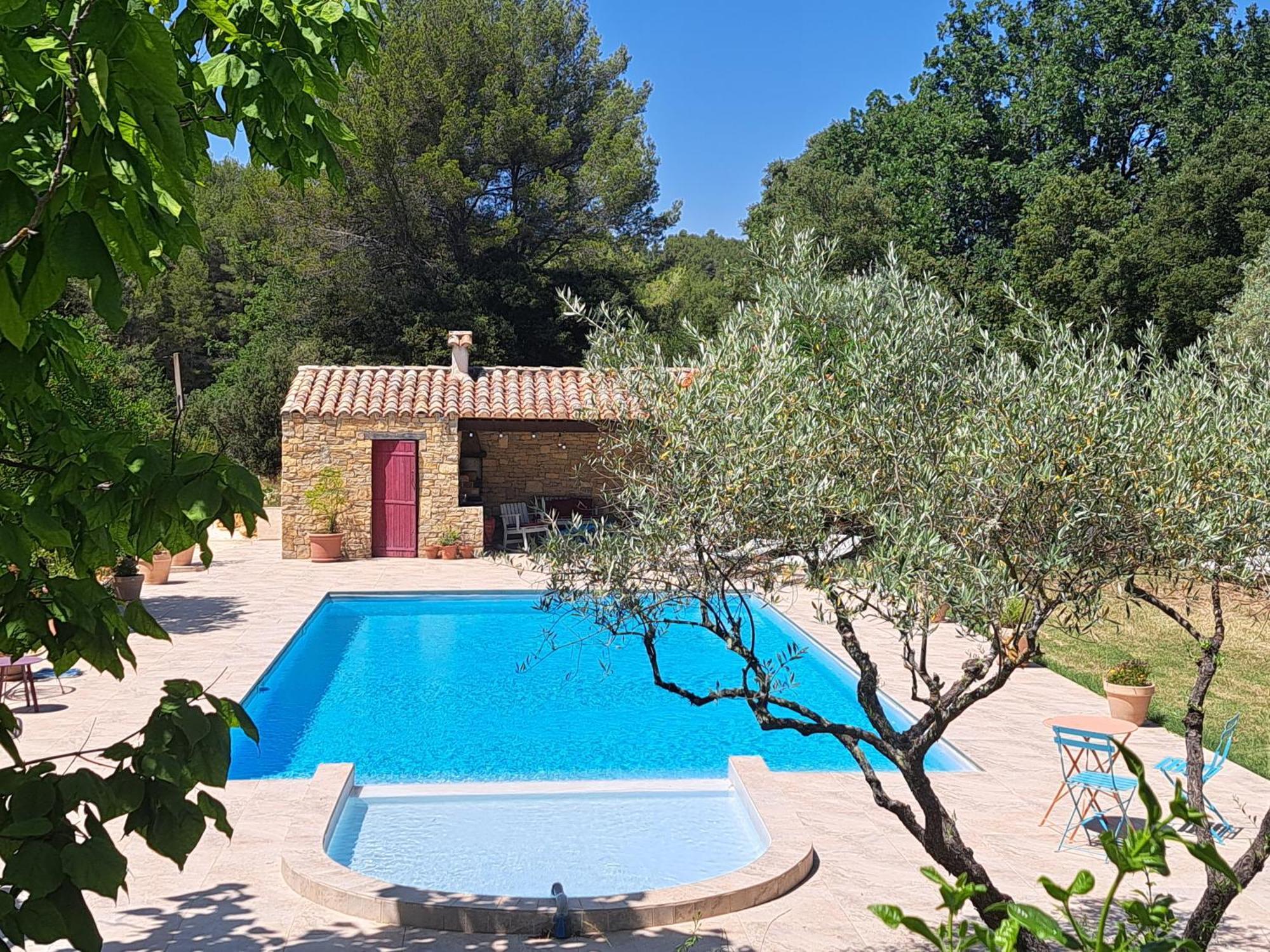 Gites Mas Des Rochers - Romance Tropicale Avec Spa Le Beausset Exterior foto